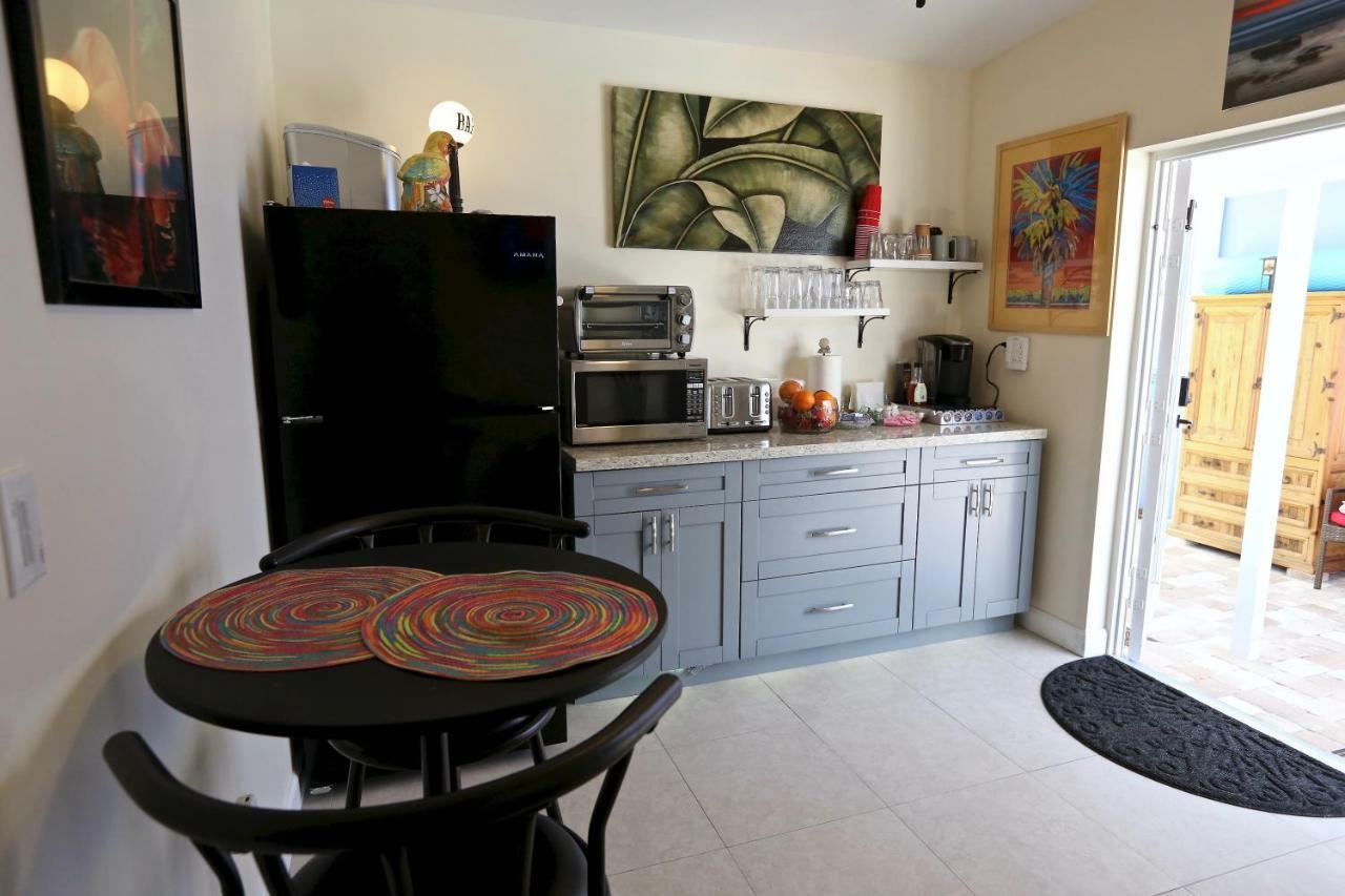 Fantasy Island Inn, Caters To Men Wilton Manors Exterior photo